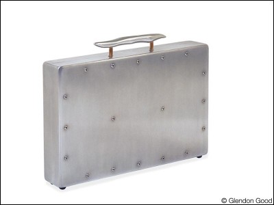 briefcase.aluminum.2