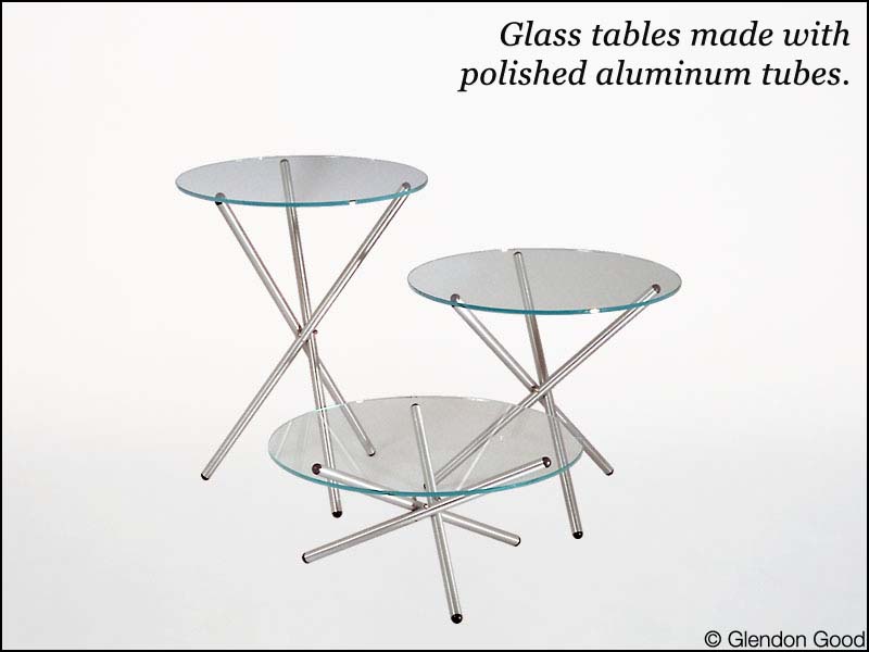 table.alum.glass.3_legs.2