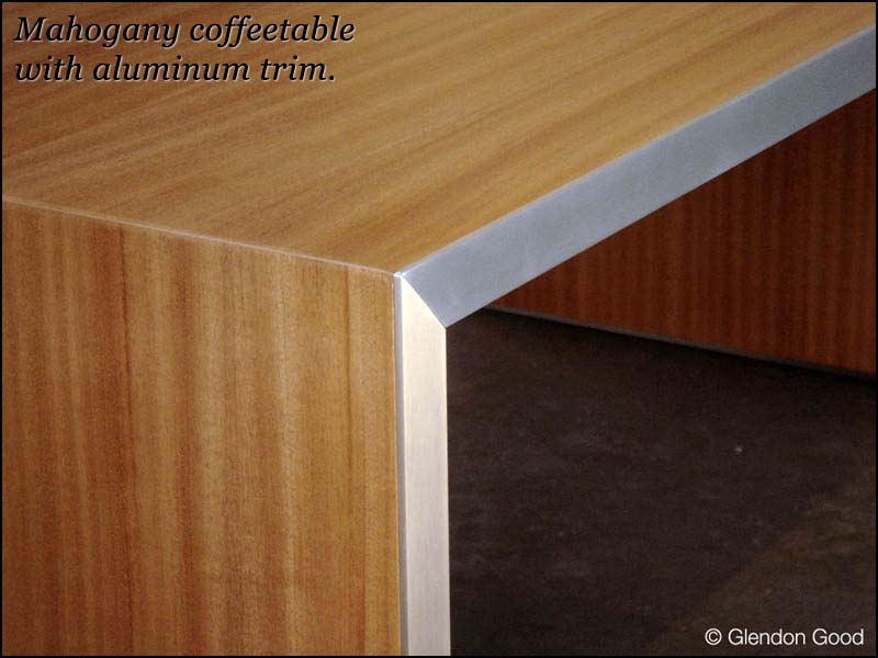 table.mahogany.dg4