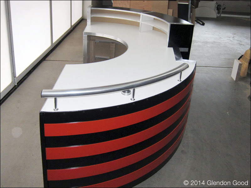 reception.desk.end