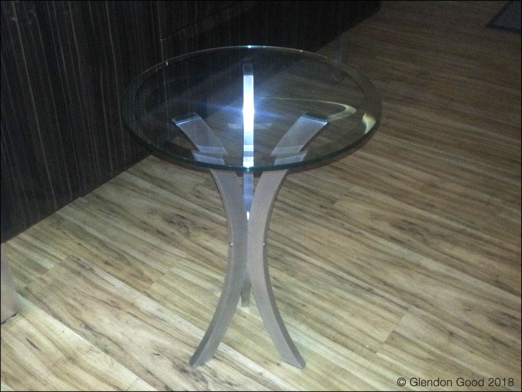 curved.side.table1