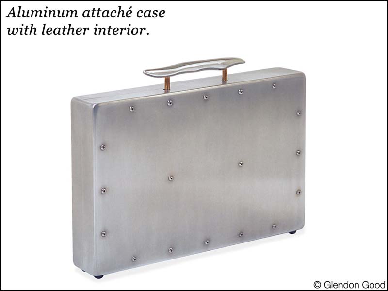 briefcase.aluminum.2